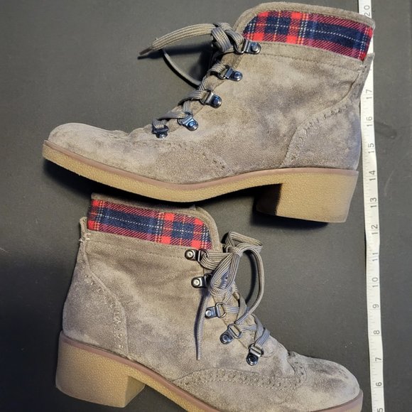 Boots - Picture 1 of 5